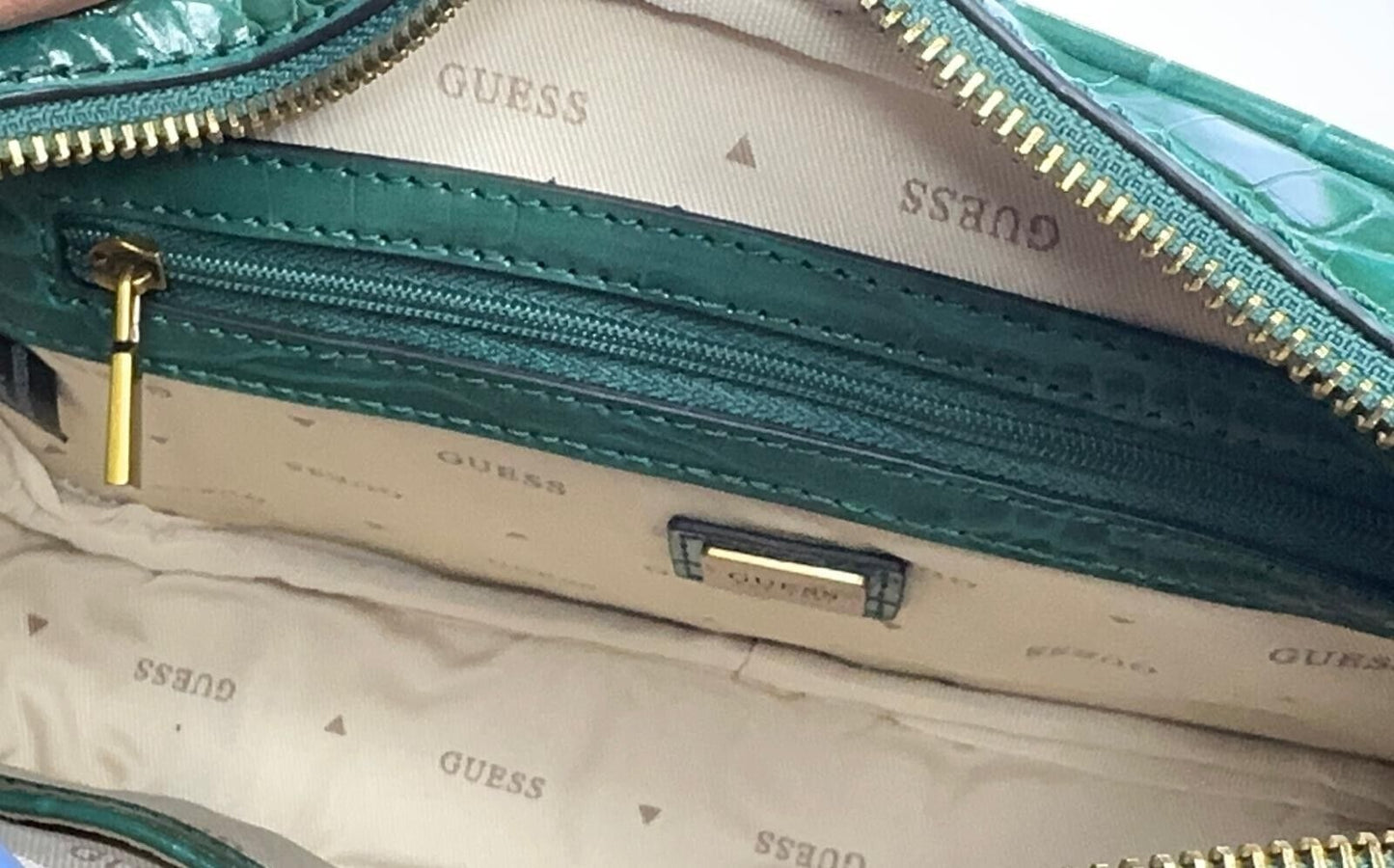 Guess Aviana Camera Bag - Latte Green